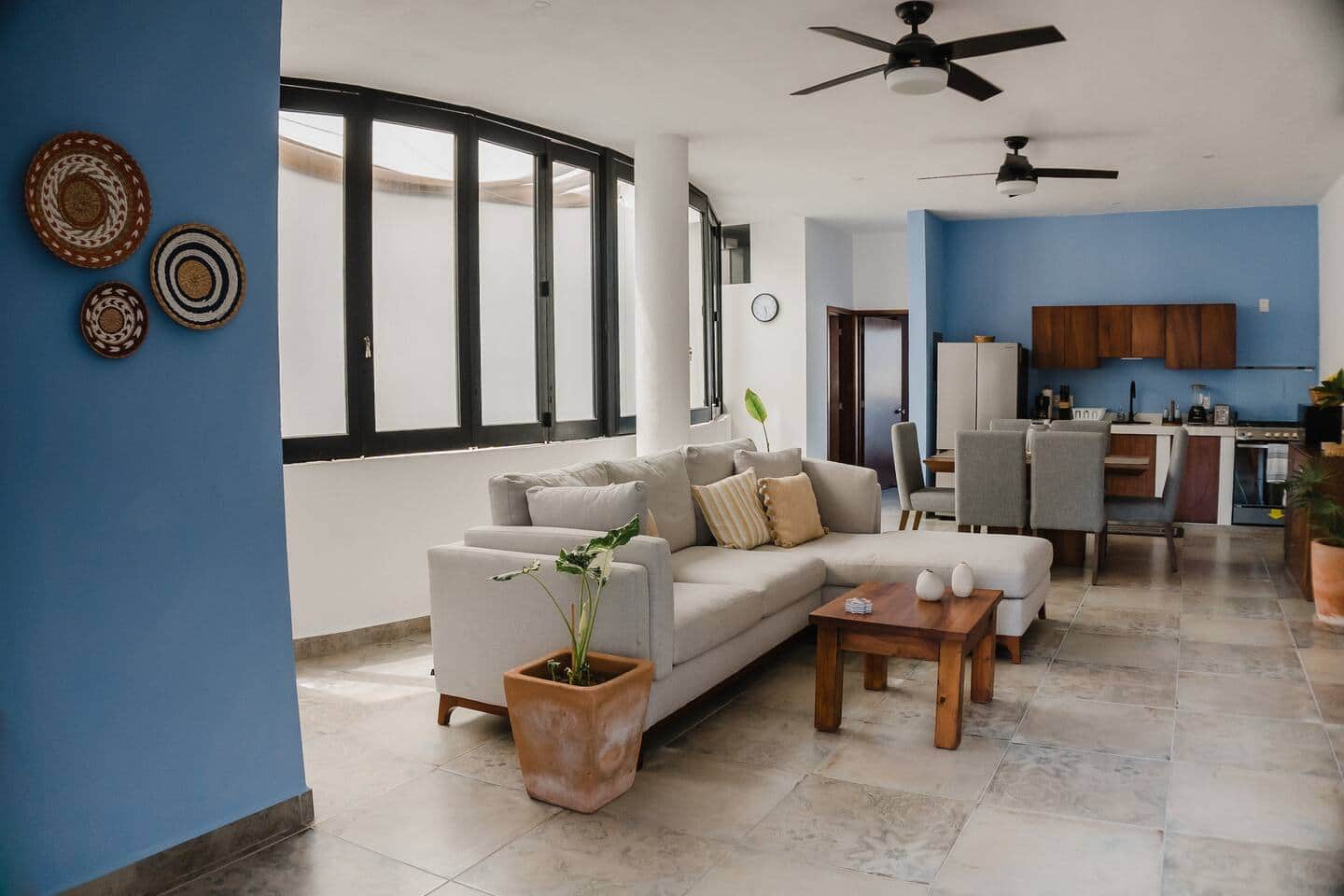 Lifestyle preview for Ola Mita